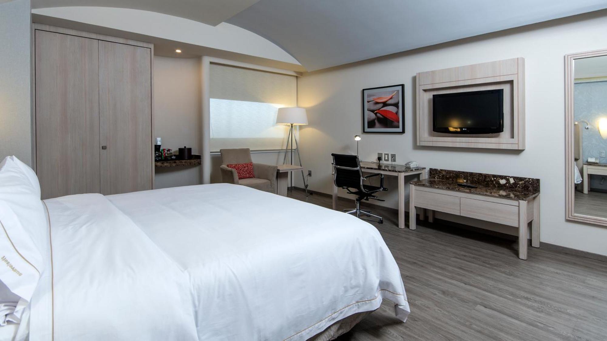 Holiday Inn Express Mexico- Toreo By Ihg — Photos 1